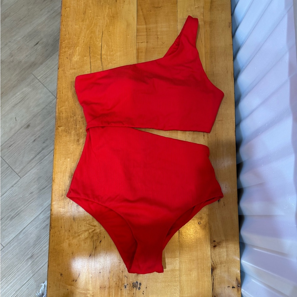 Victoria’s Secret Red Cut Out One Piece Swimsuit Padded Bra Size Medium